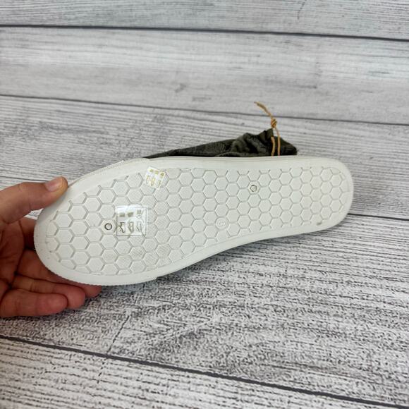 Roxy Women's Olive Leaf Printed Slip On Shoes Size 9 - Picture 8 of 12